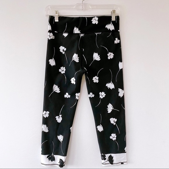 Fabletics Cropped Flower Print Leggings S NWOT - Picture 3 of 4